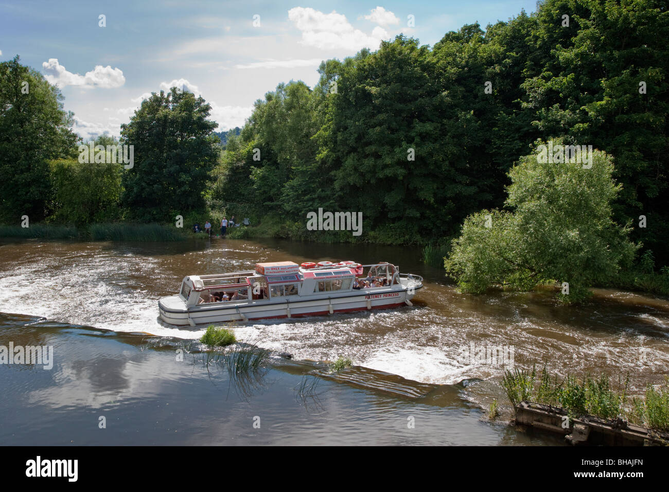 WEIR SUR AVON NR BATHAMPTON AVEC BATEAU DE TOURISME Banque D'Images