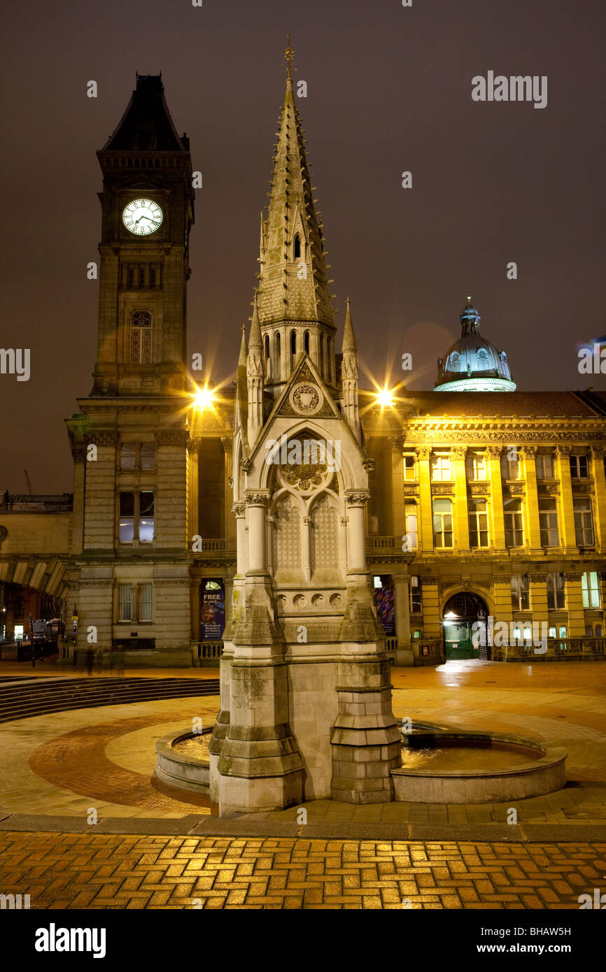 Chamberlain Square montrant le Chamberlain memorial, et le conseil de maison. Le centre-ville de Birmingham, Birmingham, Angleterre Banque D'Images