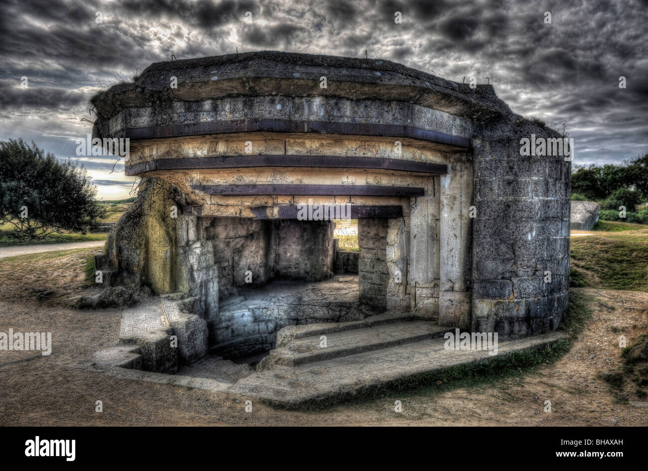 Les vestiges d'une casemate allemande Seconde Guerre mondiale à la Pointe du Hoc, Normandie, France Banque D'Images