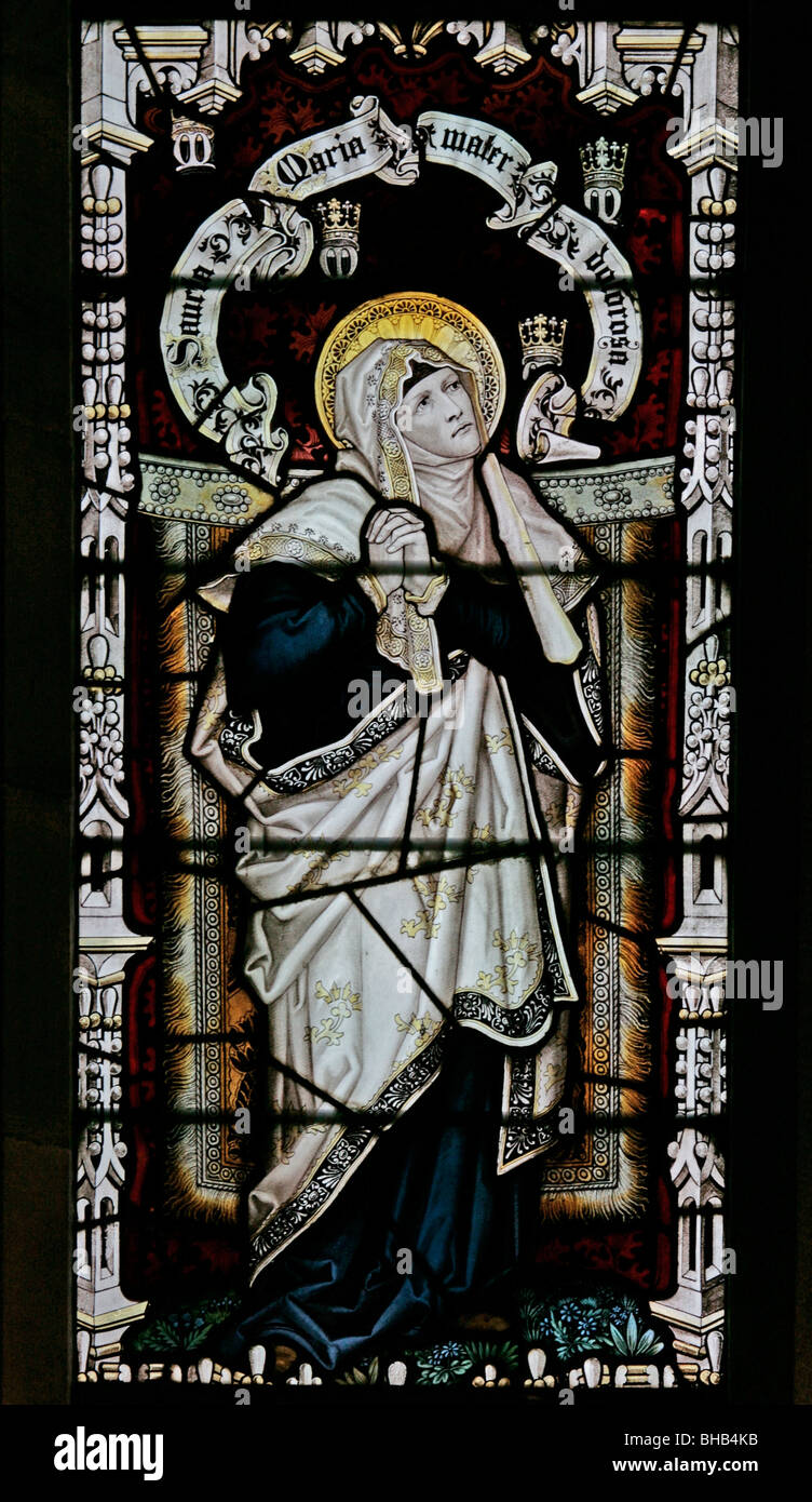 Un vitrail représentant la Vierge Marie, l'église de St Cuthbert, Kildale, Yorkshire du Nord Banque D'Images