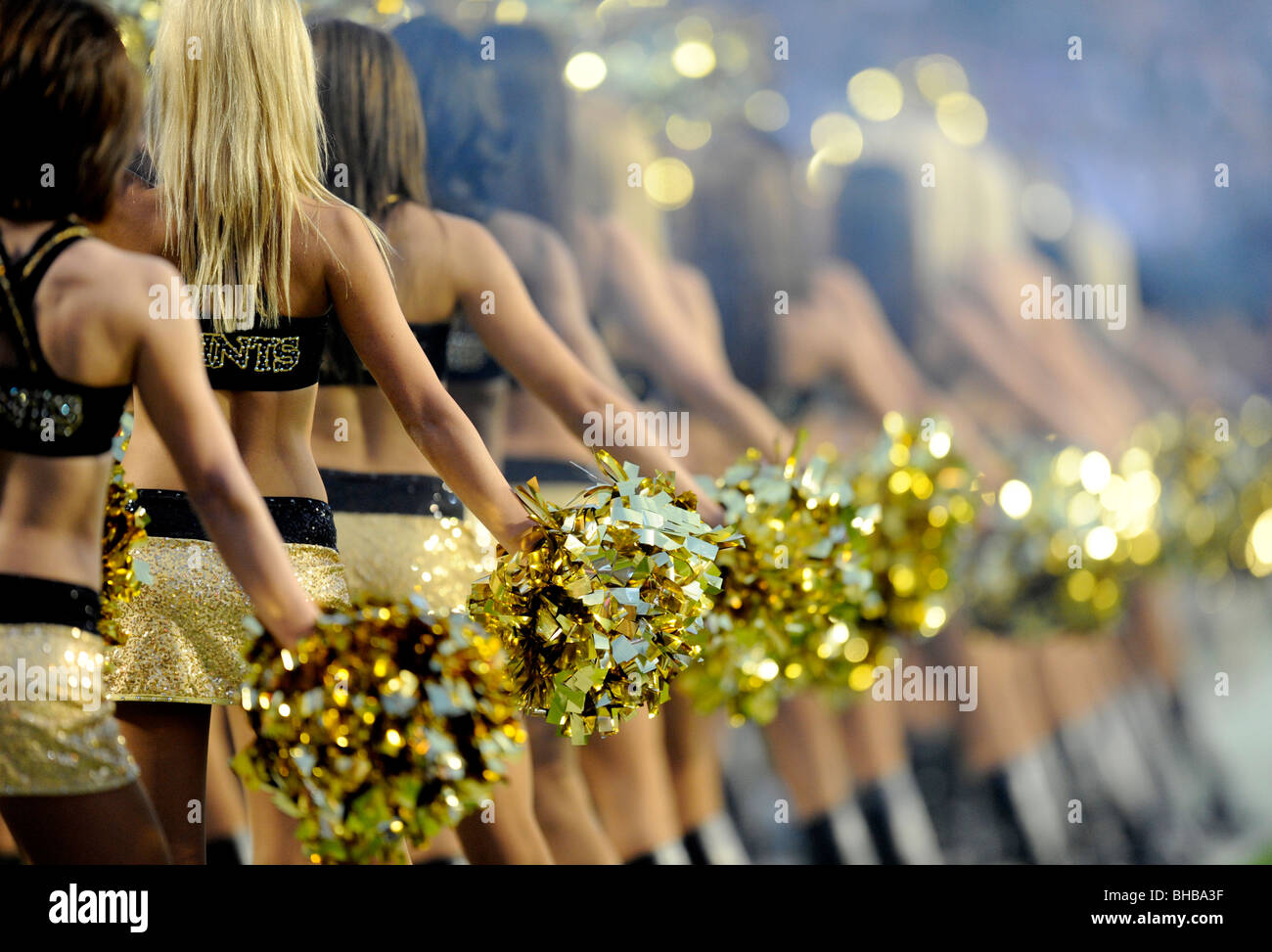Cheerleaders des New Orleans Saints effectuer lors d'un match contre les Colts d'Indianapolis lors du Super Bowl XLIV Banque D'Images