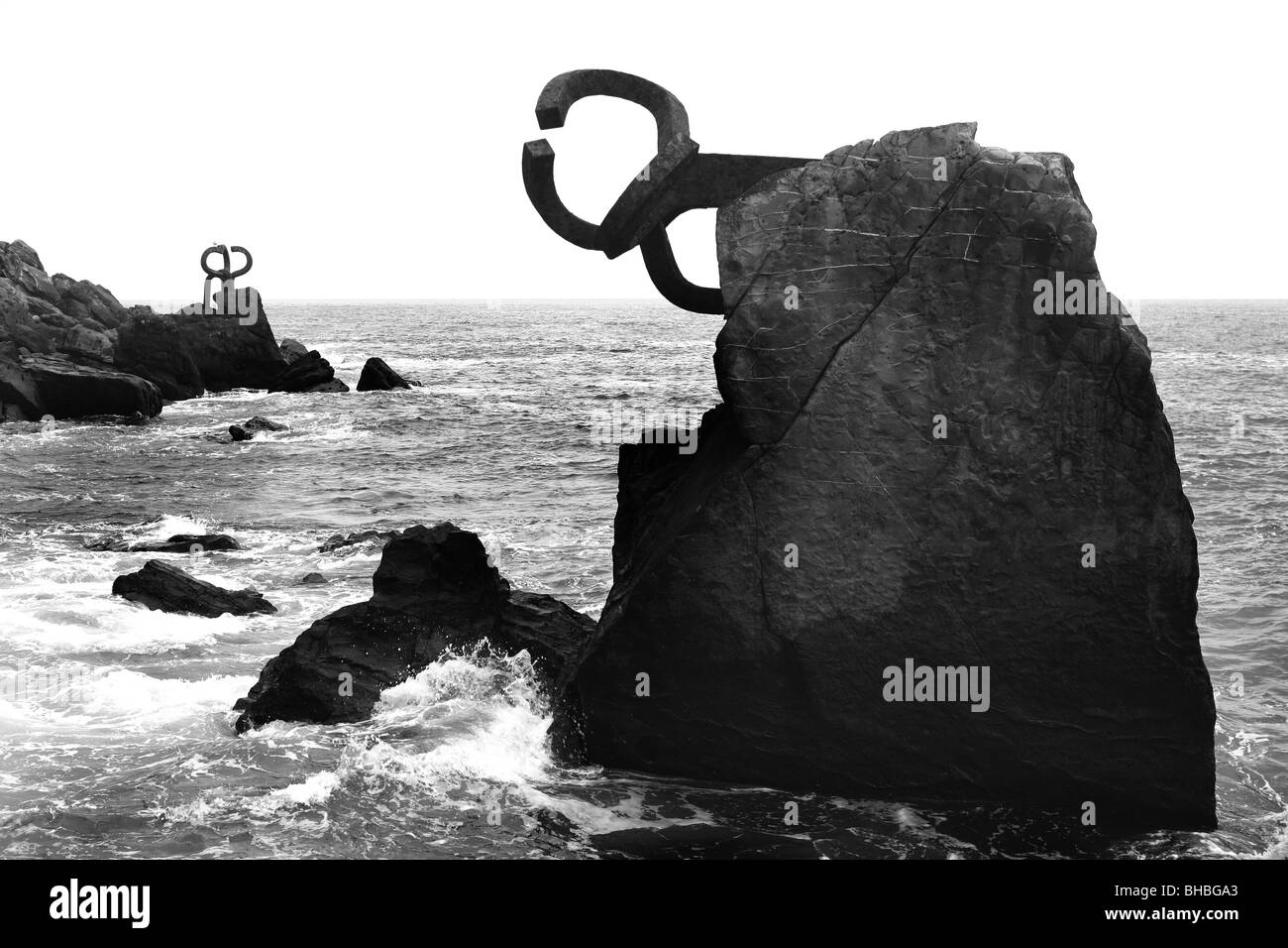Chillida sculpture en acier rouillé à San Sebastian mer : Peine de los Vientos Banque D'Images