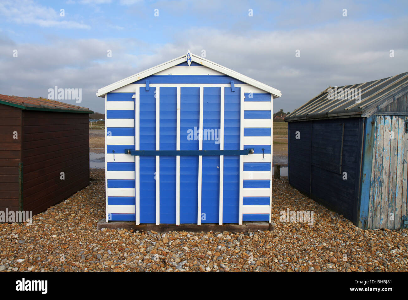 Bleu et blanc à rayures Beach Hut à Hayling Island près de Portsmouth, Angleterre Banque D'Images