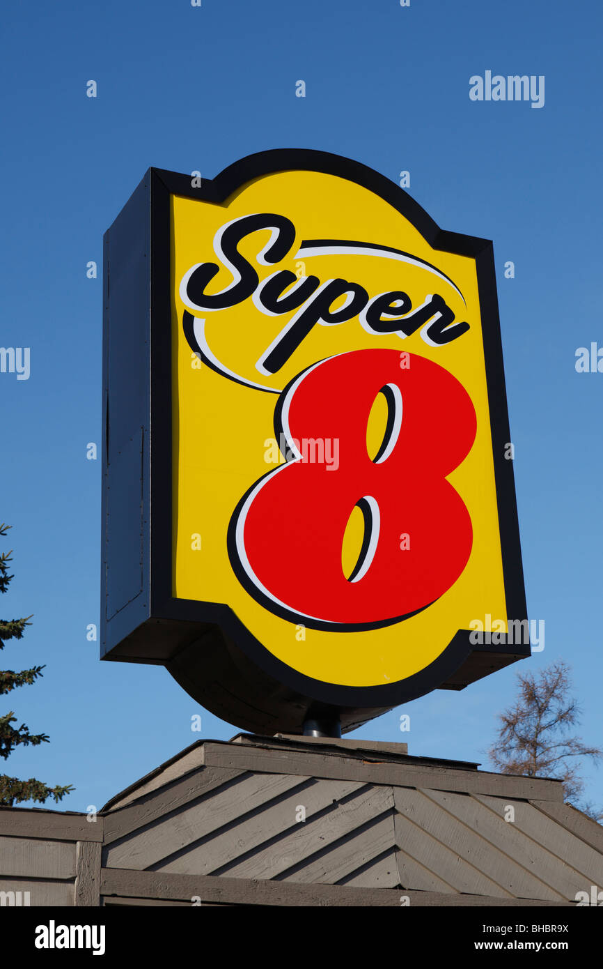 Un signe devant un motel Super 8 dans le Minnesota, USA. Banque D'Images