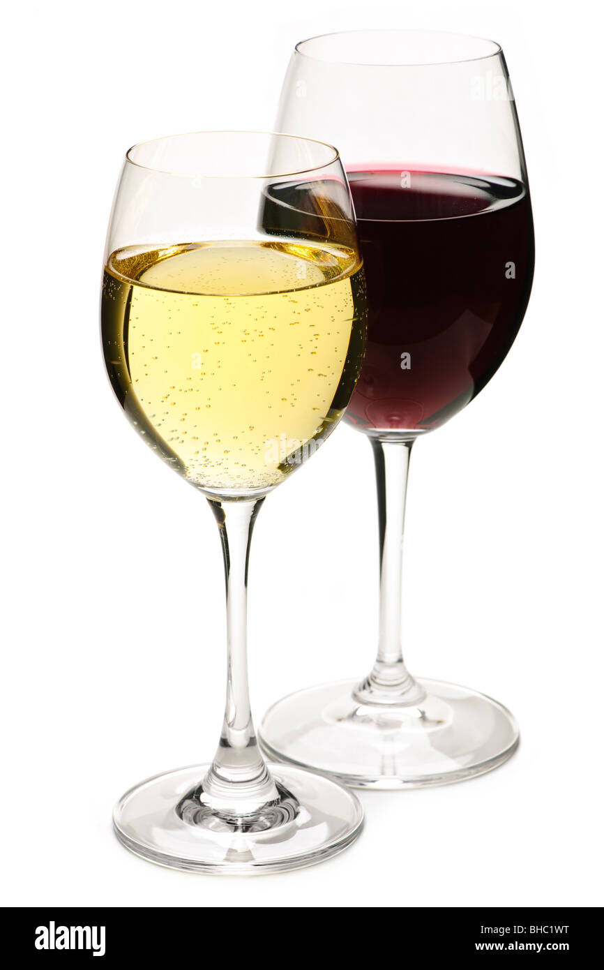 Verres à vin rouge et blanc isolé sur fond blanc Banque D'Images