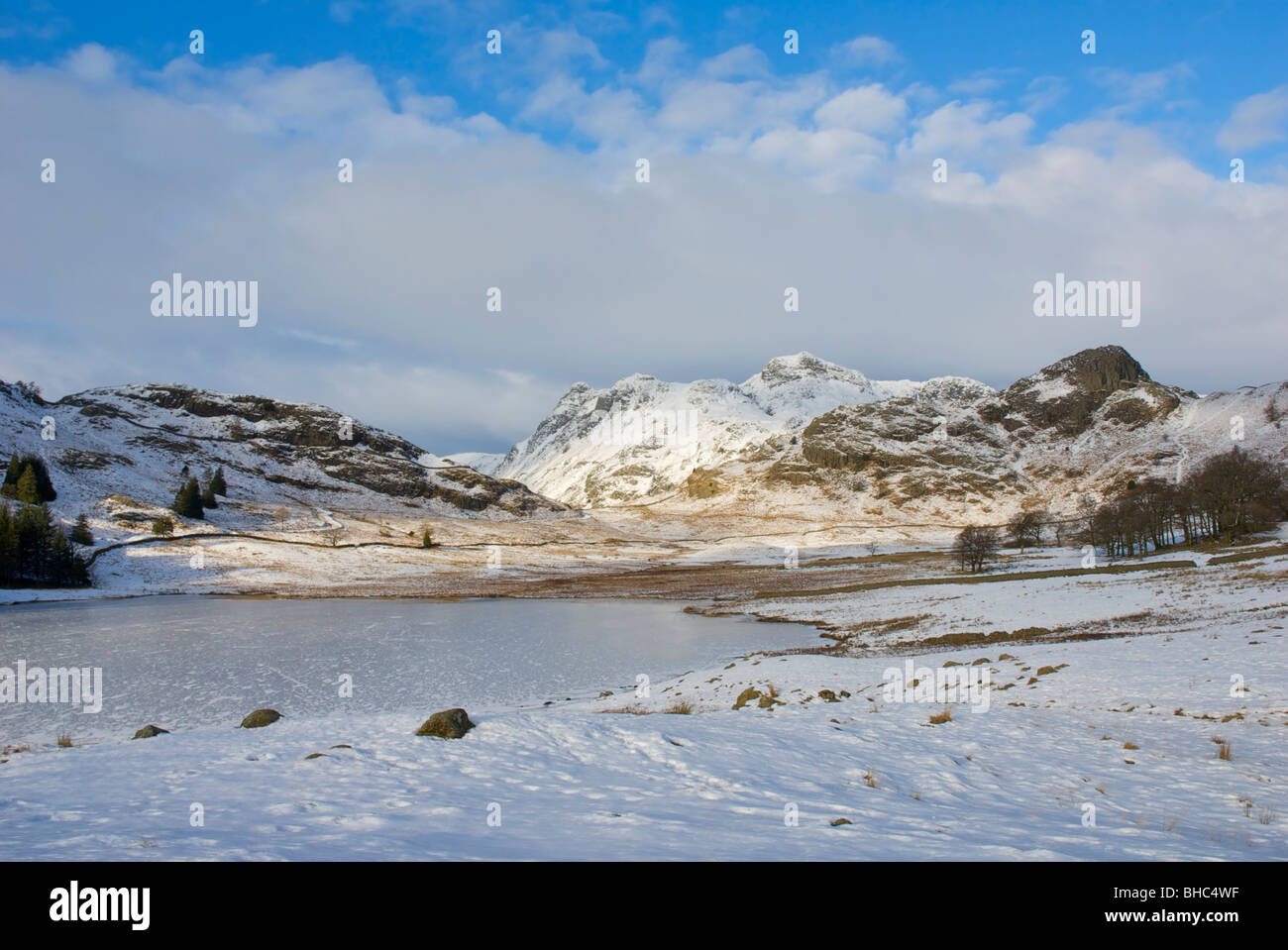 Blea Tarn en hiver, Little Langdale, Parc National de Lake District, Cumbria, Angleterre, Royaume-Uni Banque D'Images
