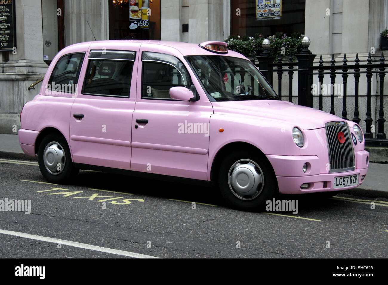 Taxi Londres Rose Au Centre De Londres Photo Stock Alamy