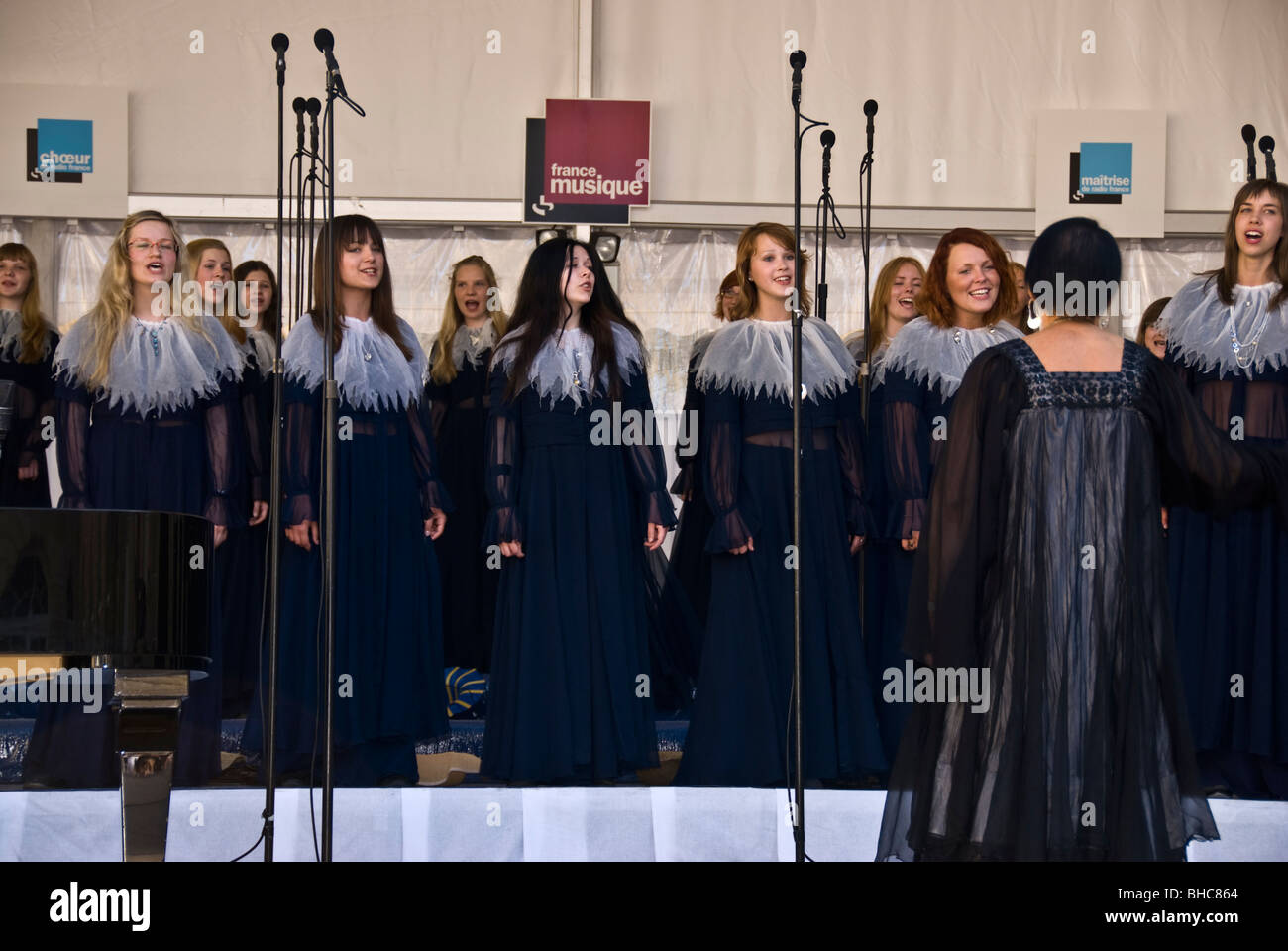 Fête de la musique, Paris, France, manifestations publiques, National Music Festival, 'Fête de la musique', Groupe Estonian Women's Choir, un spectacle dans la cour intérieure Banque D'Images