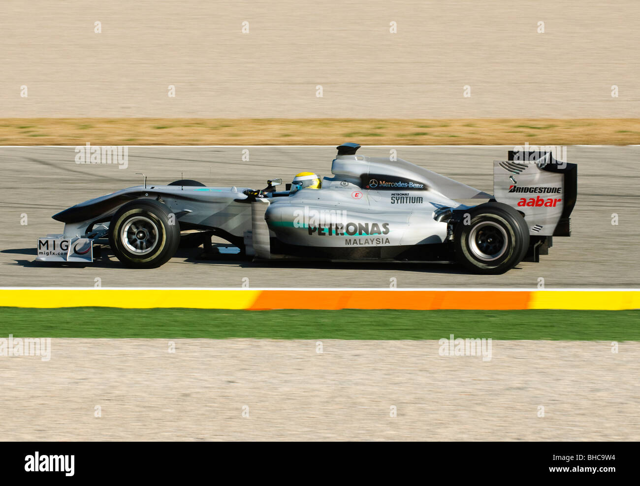 Nico Rosberg au volant de la Mercedes MGP W01 voiture de course de Formule 1 en février 2010 Banque D'Images