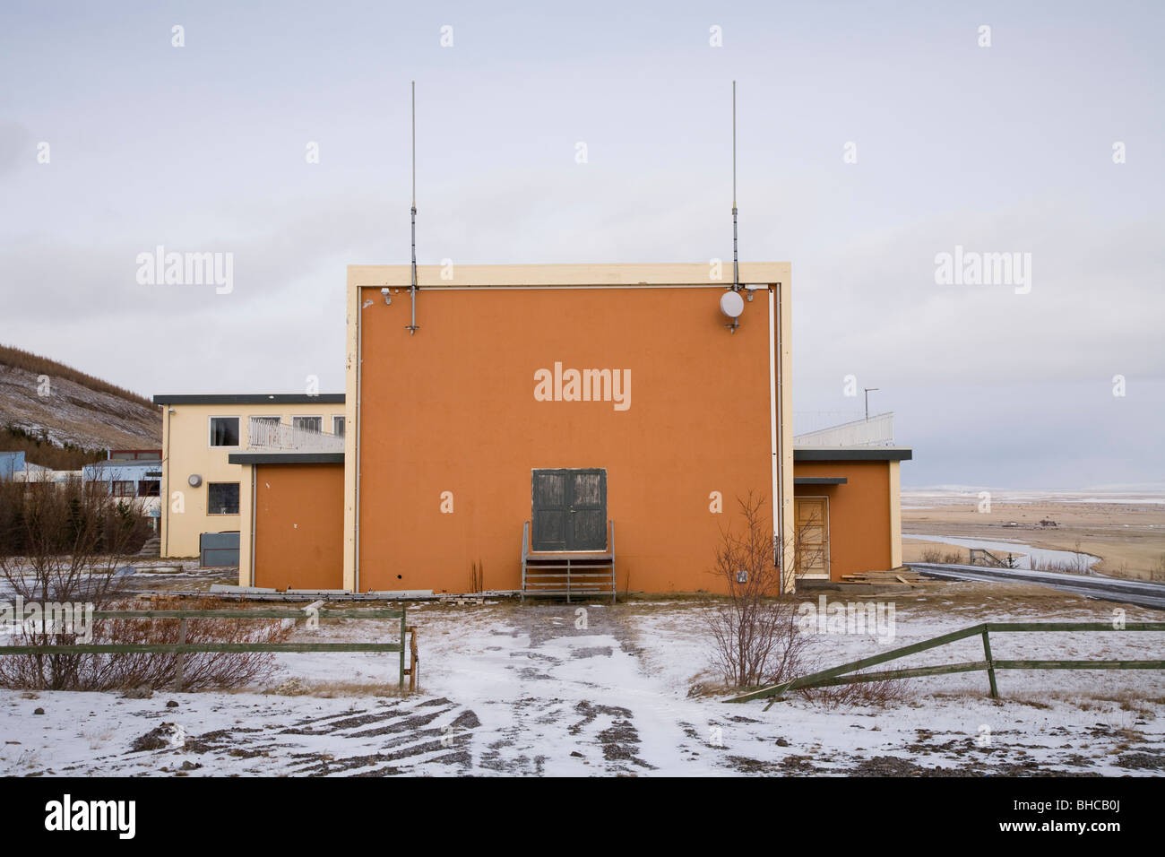 Porte de sortie dans un centre communautaire. Varmahlid Islande Banque D'Images