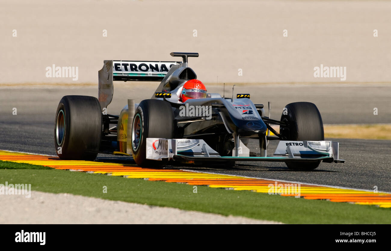 Michael Schumacher testdrives la Mercedes MGP W01 voiture de course de Formule 1 en février 2010 Banque D'Images