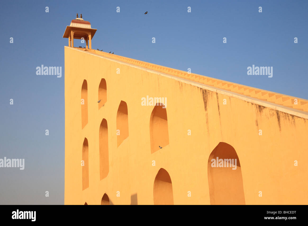 Un instrument de mesure de l'heure du jour à Jantar Mantar, Jaipur, Inde Banque D'Images