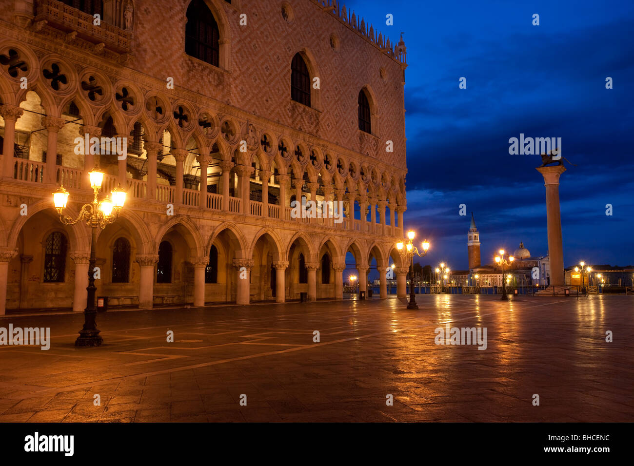 Le doge's Palace juste avant l'aube, Venise Vénétie Italie Banque D'Images