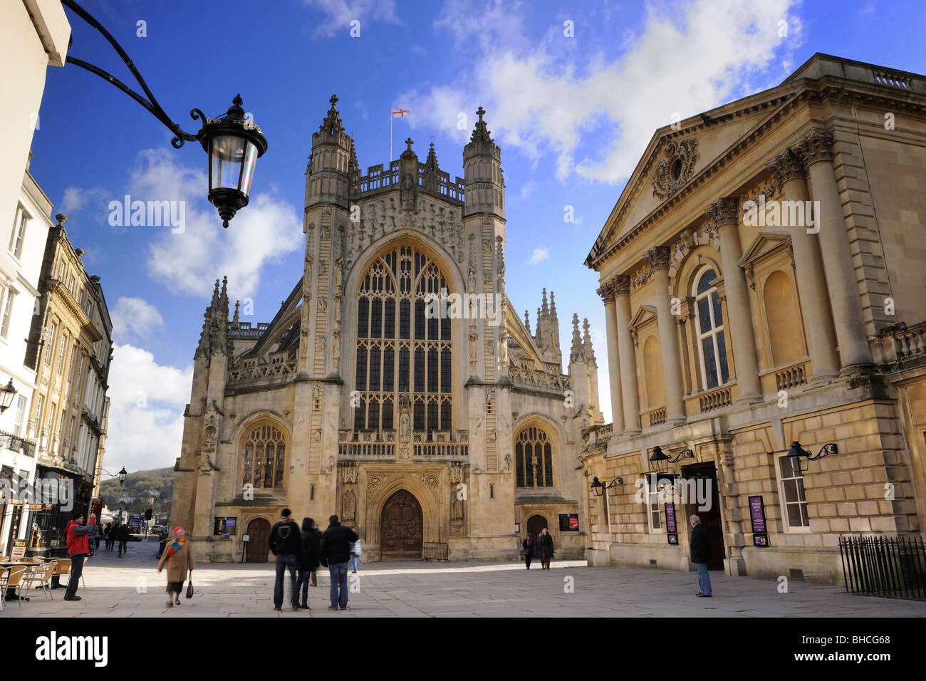L'Abbaye de Bath et la salle des pompes, ville de Bath, Somerset - Angleterre Banque D'Images