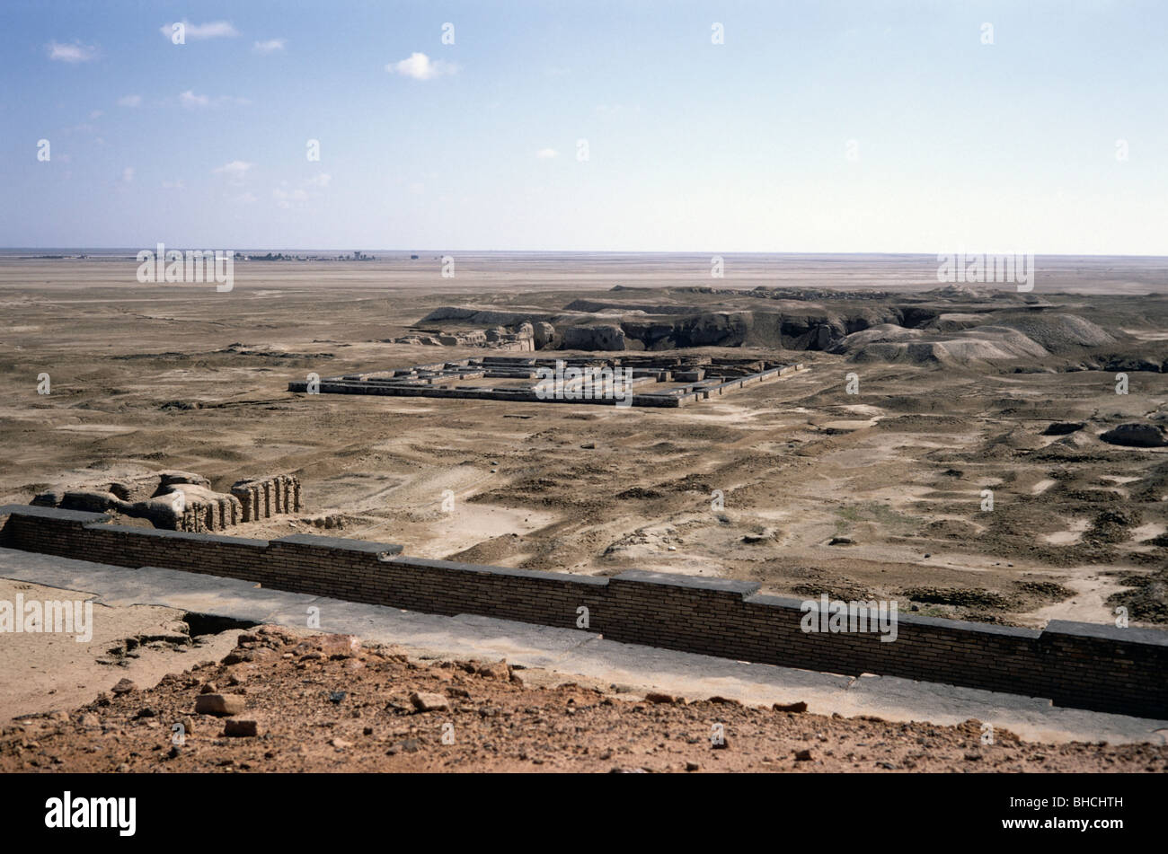 Vue du haut de la ziggourat d'Ur-nammou, Iraq 690131 011 Banque D'Images