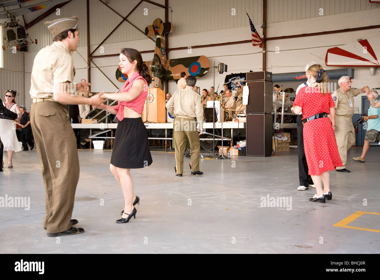 Les Acteurs De La Seconde Guerre Mondiale Les acteurs de la Seconde Guerre mondiale en danse à l'aéroport hanger  Musée de l'air de la région du centre du littoral de la Deuxième Guerre  mondiale, et week-end à Reading, PA