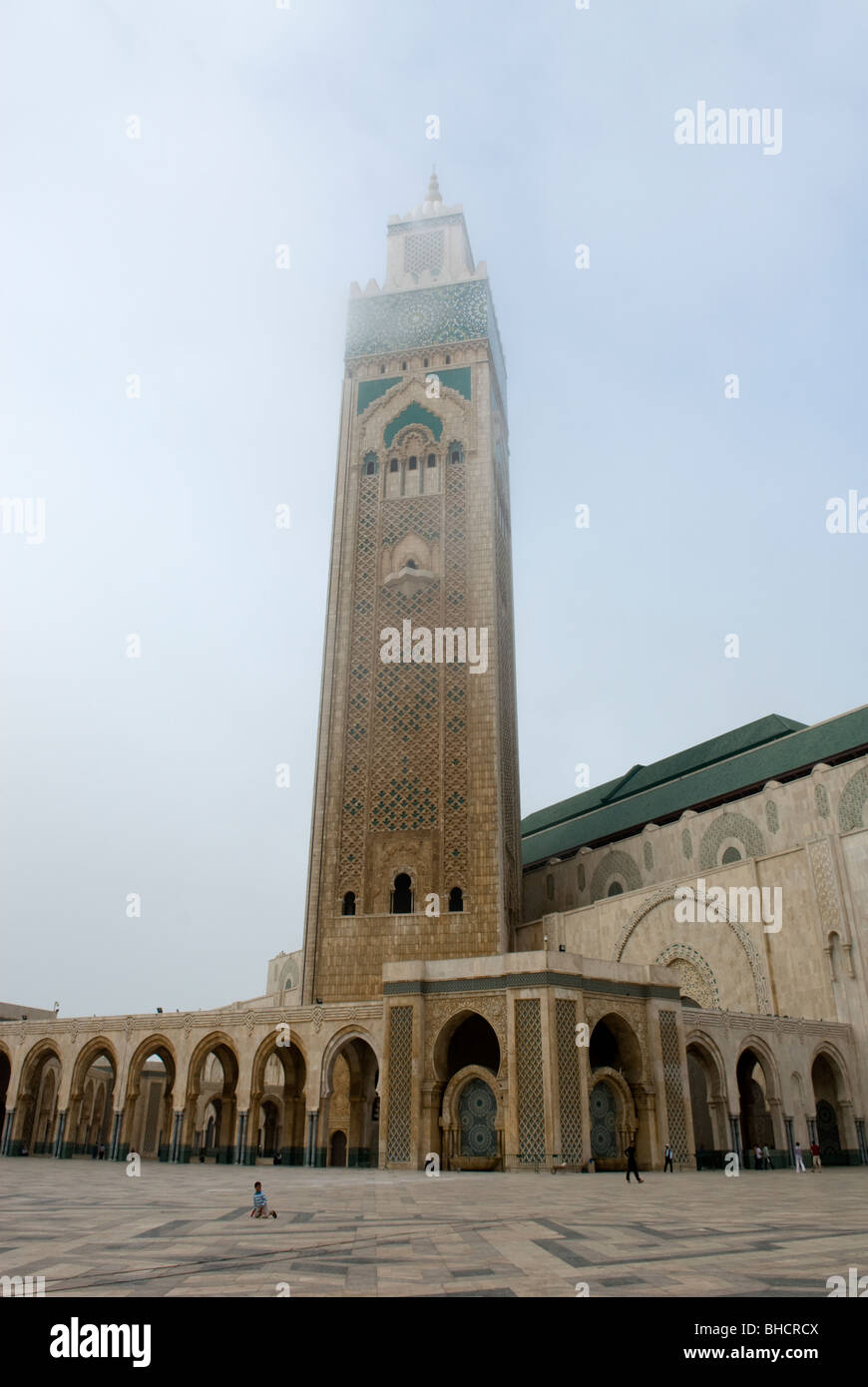 Surroungs brouillard la Mosquée Hassan II, Casablanca, Maroc. Banque D'Images