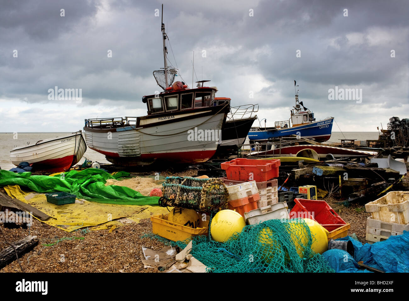 Bateaux de pêche sur la plage de Deal, dans le Kent. Photo par Gordon 1928 Banque D'Images