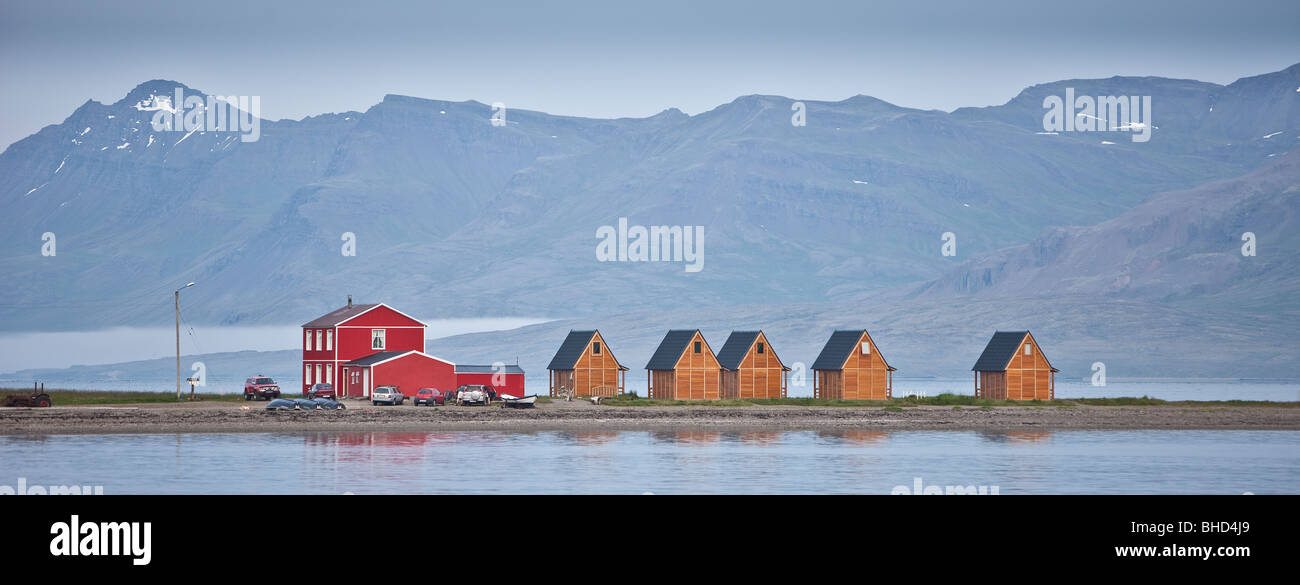 Cabines d'été, Eskifjordur, Islande Banque D'Images