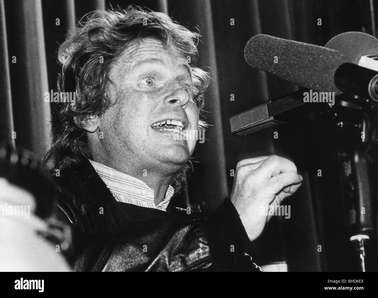 Cohn-Bendit, Daniel, * 4.4.1945, politicien allemand (les Verts), ancien chef de l'opposition extra-parliaire, portrait, lors d'une réunion du parti des Verts, Neu-Isenburg, Allemagne, 27.10.1985, Banque D'Images