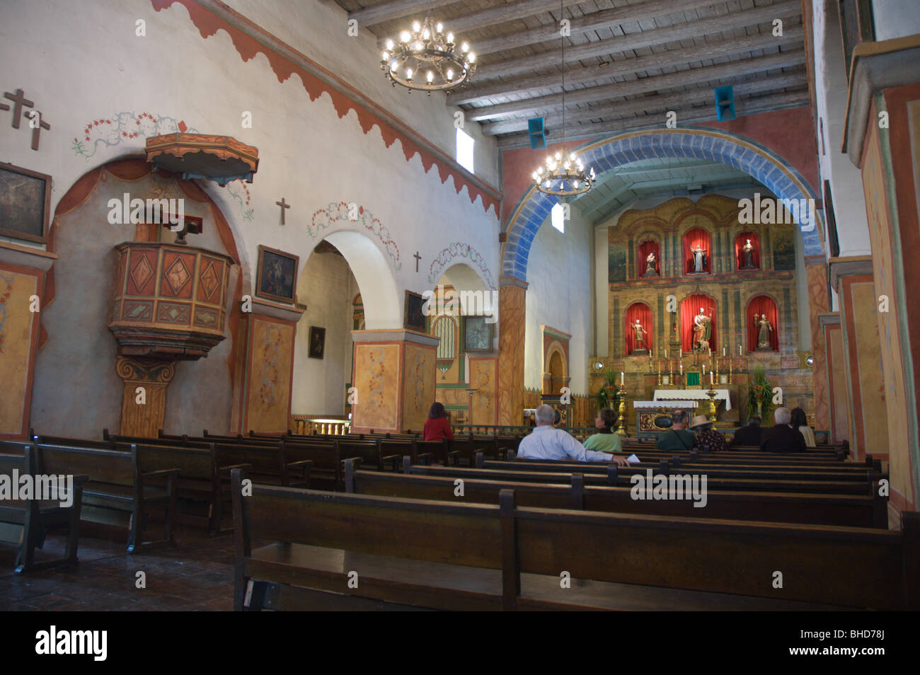 Intérieur de la chapelle de la Mission de San Juan Bautista, California, USA Banque D'Images