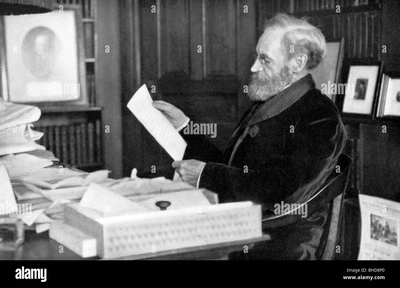 Schurz, Carl, 2.3.1829 - 14.5.1906, politicien américain (Rep) d'origine allemande, au bureau, vers 1900, Banque D'Images