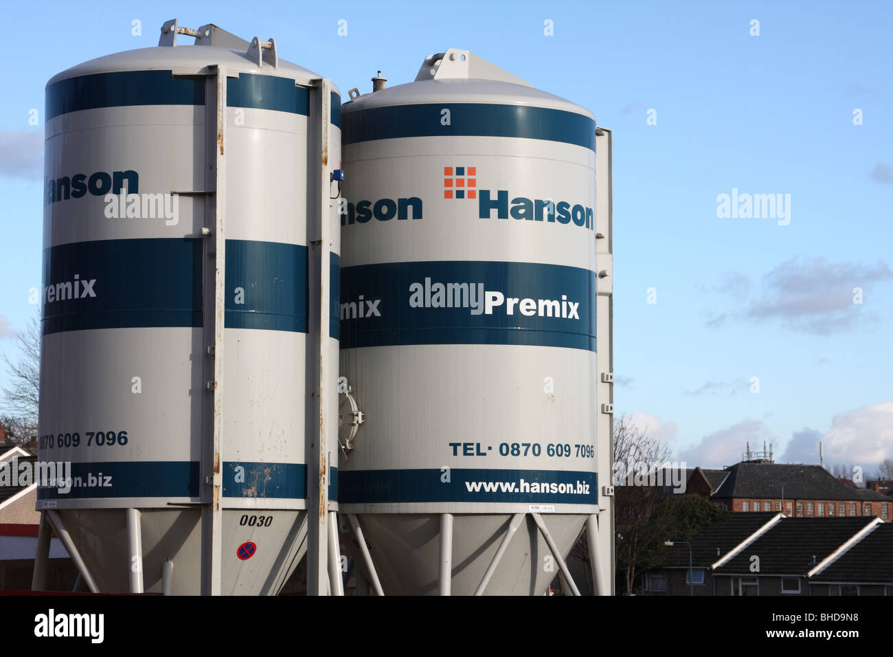 Hanson premix réservoirs de stockage en béton sur un chantier de construction au Royaume-Uni. Banque D'Images