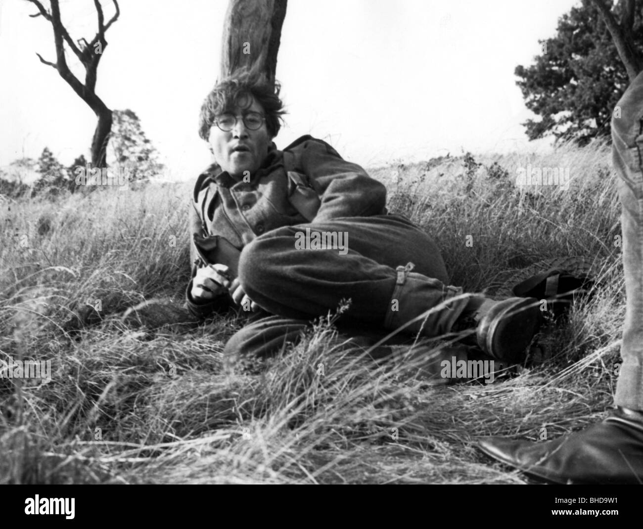 Lennon, John, 9.10.1940 - 8.12.1980, musicien britannique, lors du tournage du film "Comment j'Ai Gagné La guerre", Bergen OTAN terrain d'entraînement, Allemagne, 1966, Banque D'Images