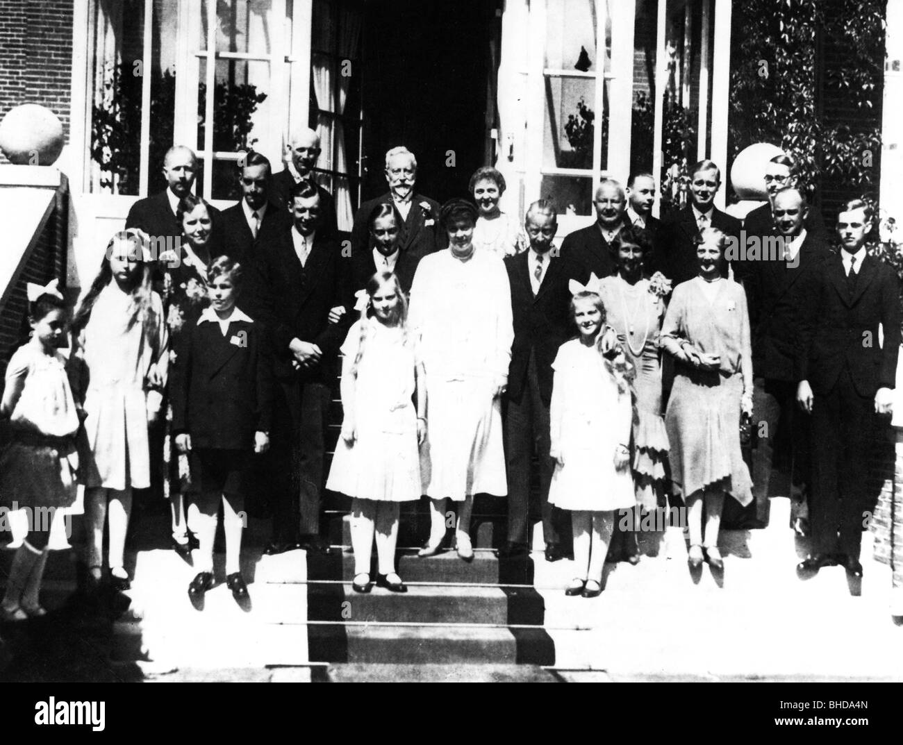 William II, 27.1.1859 - 4.6.1941, Empereur allemand 15.6.1888 - 9.11.1918, exil, Maison Doorn, Pays-Bas, avec familiar, anniversaire de mariage argent du prince héritier William, 6.6.1930, , Banque D'Images