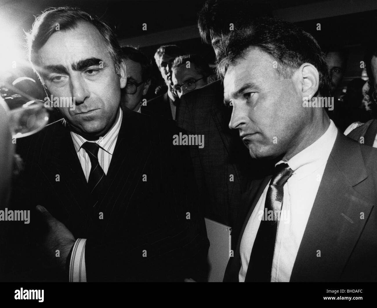 Waigel, Theodor 'Theo', * 24.4.1939, politicien allemand (CSU), ministre fédéral des Finances, 1989 - 1998, président du CSU, 1988 - 1999, portrait (à gauche), avec Erwin Huber, vers 1990, Banque D'Images