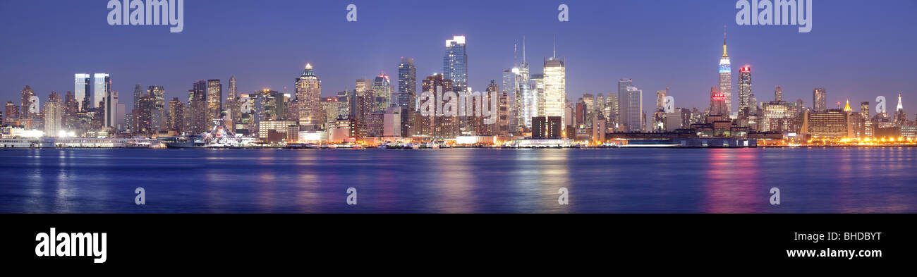 New York Skyline vue au crépuscule du New Jersey Banque D'Images