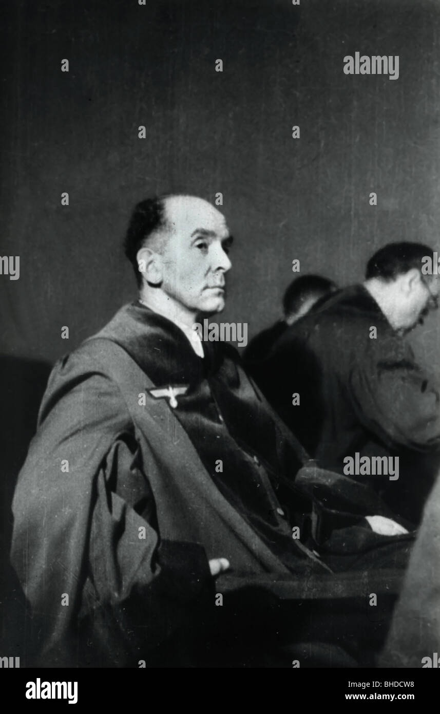 Freisler, Roland, 30.10.1893 - 3.2.1945, juriste allemand, président du Volksgerichtshof (Cour Populaire) 1942 - 1945, demi-longueur, lors d'un procès contre des membres de la résistance, 1944, Banque D'Images