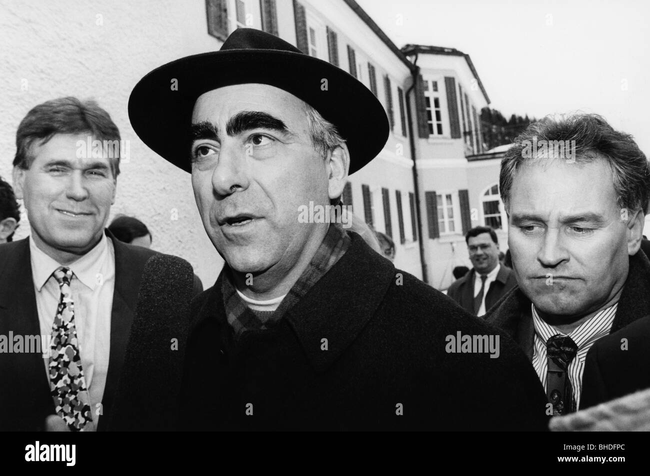Waigel, Theo, * 24.4.1939, politicien allemand (CSU), ministre fédéral des Finances, demi-longueur, comme Don Camillo, avec Michael Glos et Erwin Huber, 1992, Banque D'Images