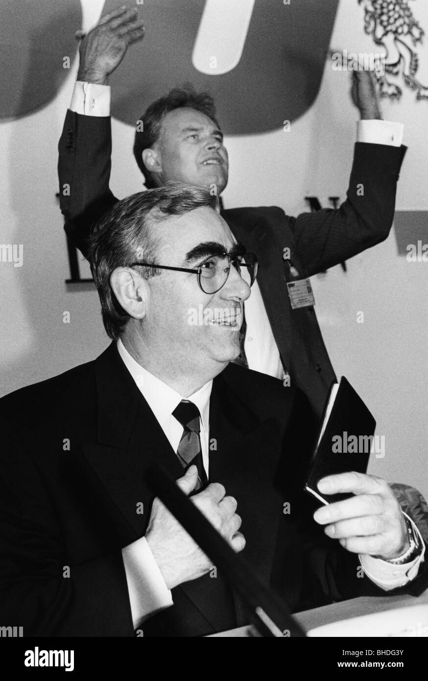 Waigel, Theo, * 24.4.1939, politicien allemand (CSU), demi-longueur, en tant que ministre fédéral des Finances, lors du congrès du parti CSU, 1992, Banque D'Images