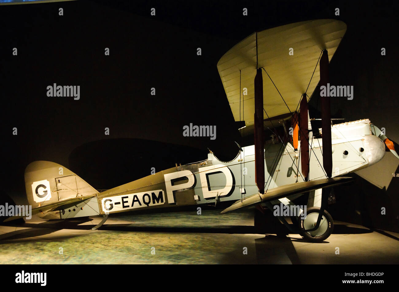 Australian War Memorial planes Canberra Australia // CANBERRA, Australia — des avions sont exposés au Australian War Memorial. Ce monument national commémore les sacrifices militaires consentis par les Australiens dans divers conflits au cours de l'histoire. Banque D'Images