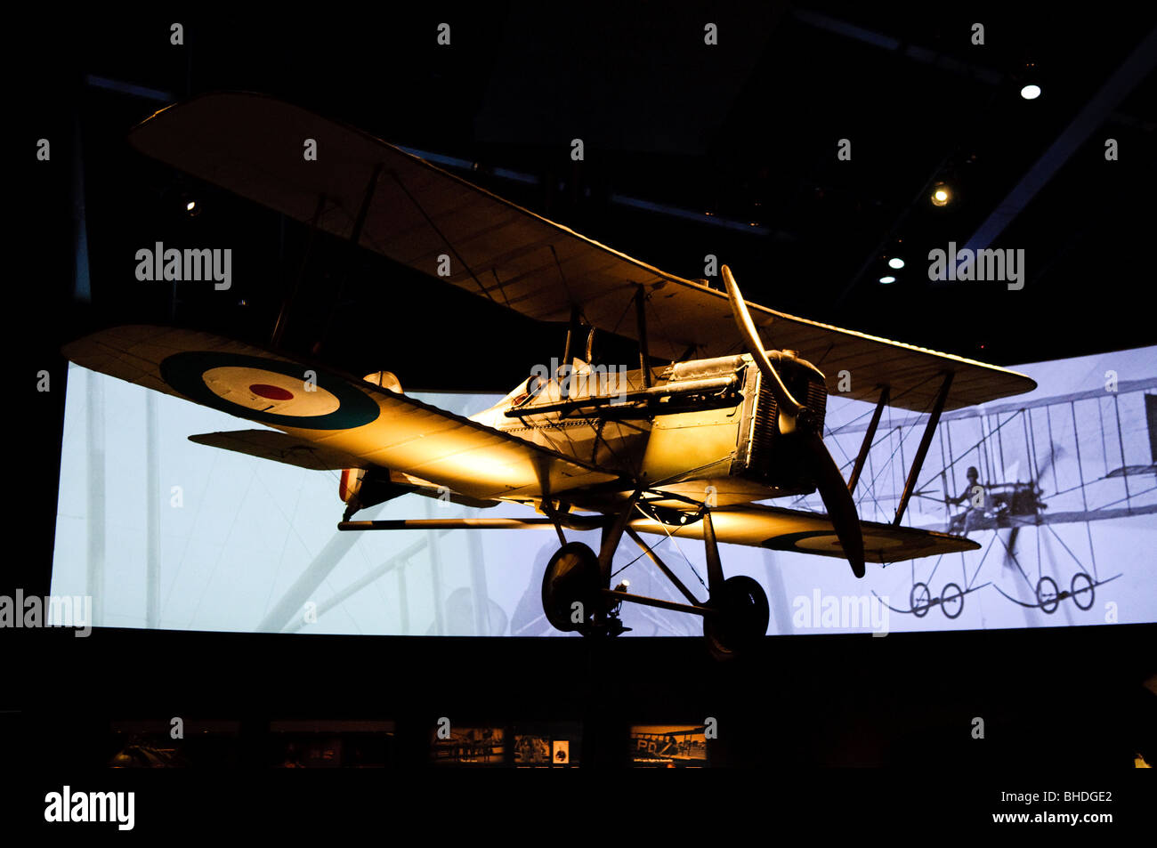 Monuments commémoratifs de la guerre australiens des avions exposés Canberra Australie // CANBERRA, Australie — des avions exposés au monument commémoratif de la guerre australien de Canberra, Australie. L'Australian War Memorial, à Canberra, est un monument national commémorant les sacrifices militaires consentis par les Australiens dans divers conflits au cours de l'histoire. Banque D'Images