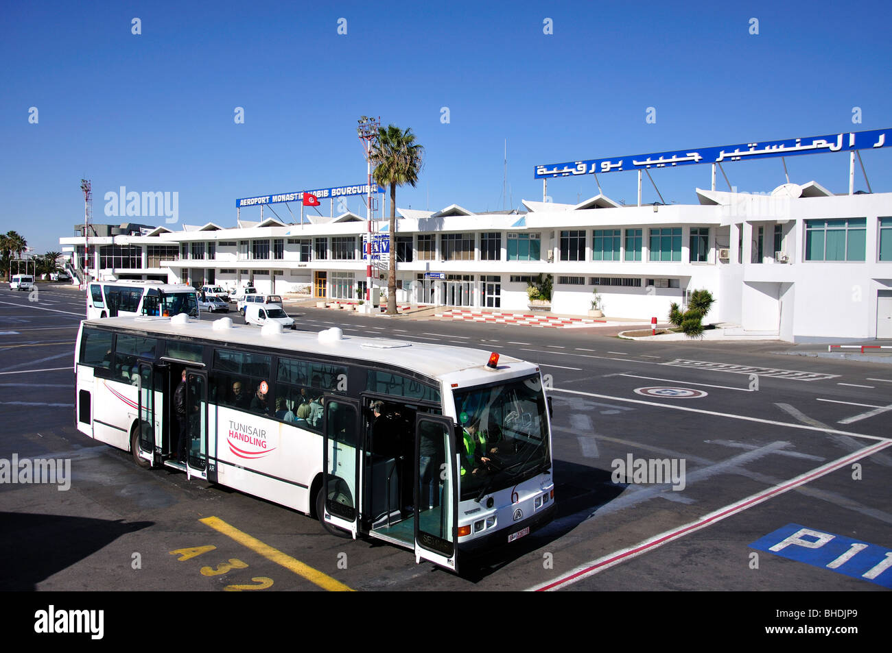 Transfert aéroport, bus de l'Aéroport International de Monastir Habb Bourguiba, Monastir, Monastir, Tunisie Gouvernorat Banque D'Images