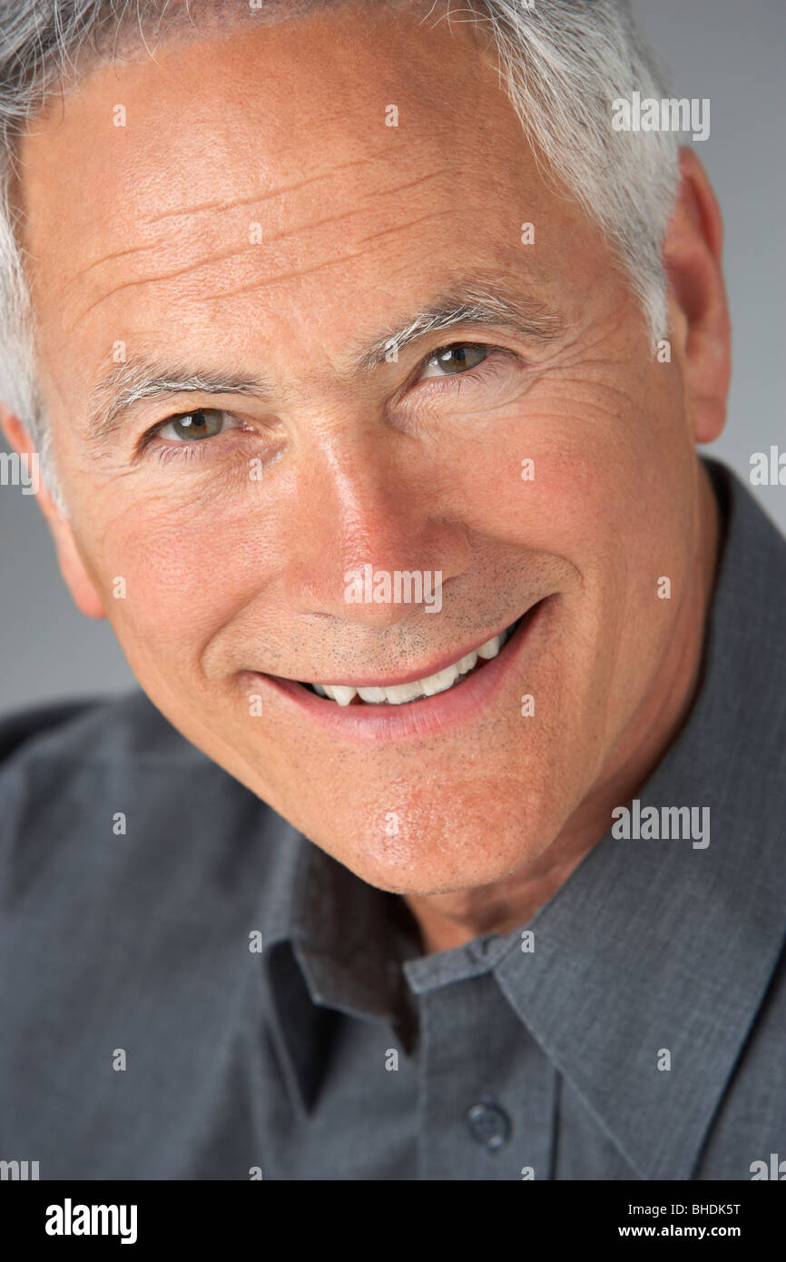 Studio Portrait of Senior Man Banque D'Images
