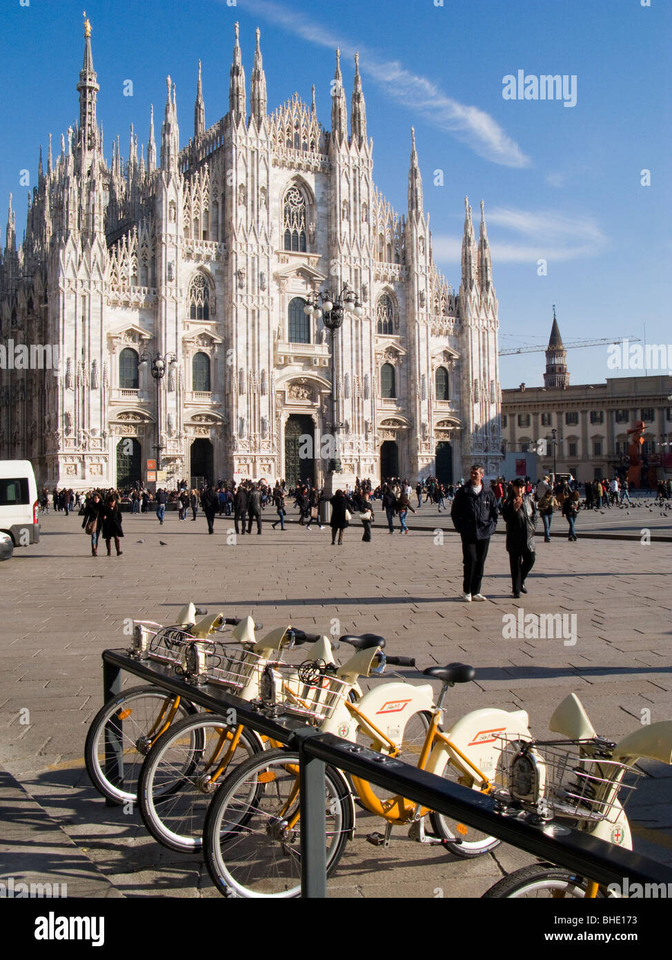 Partage des vélos, piazza Duomo, milan, Lombardie, Italie Banque D'Images