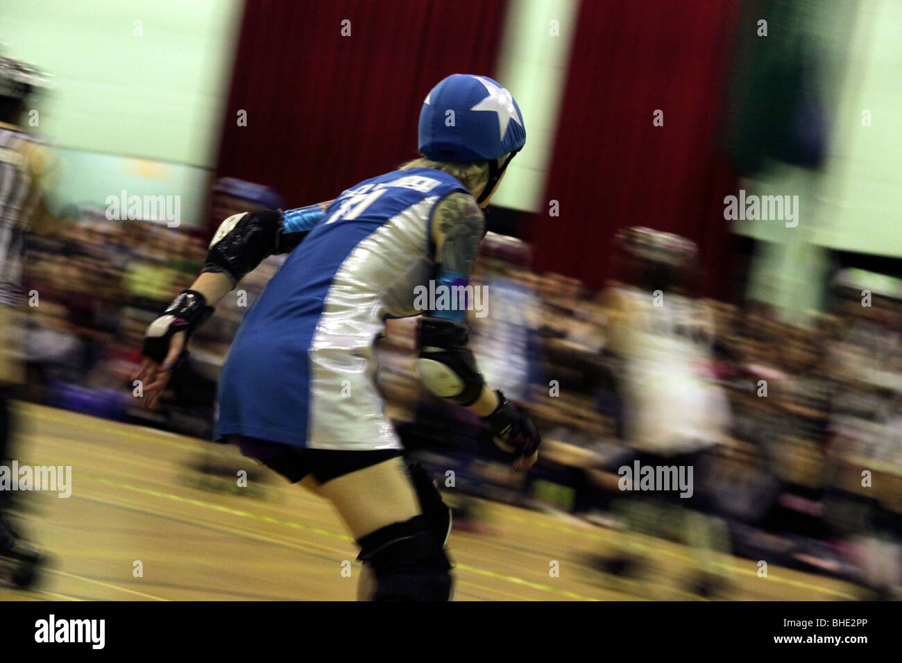 Dvd de Clockwork Carnage lors d'un combat contre le roller derby Femmes  Ch'à Londres Photo Stock - Alamy