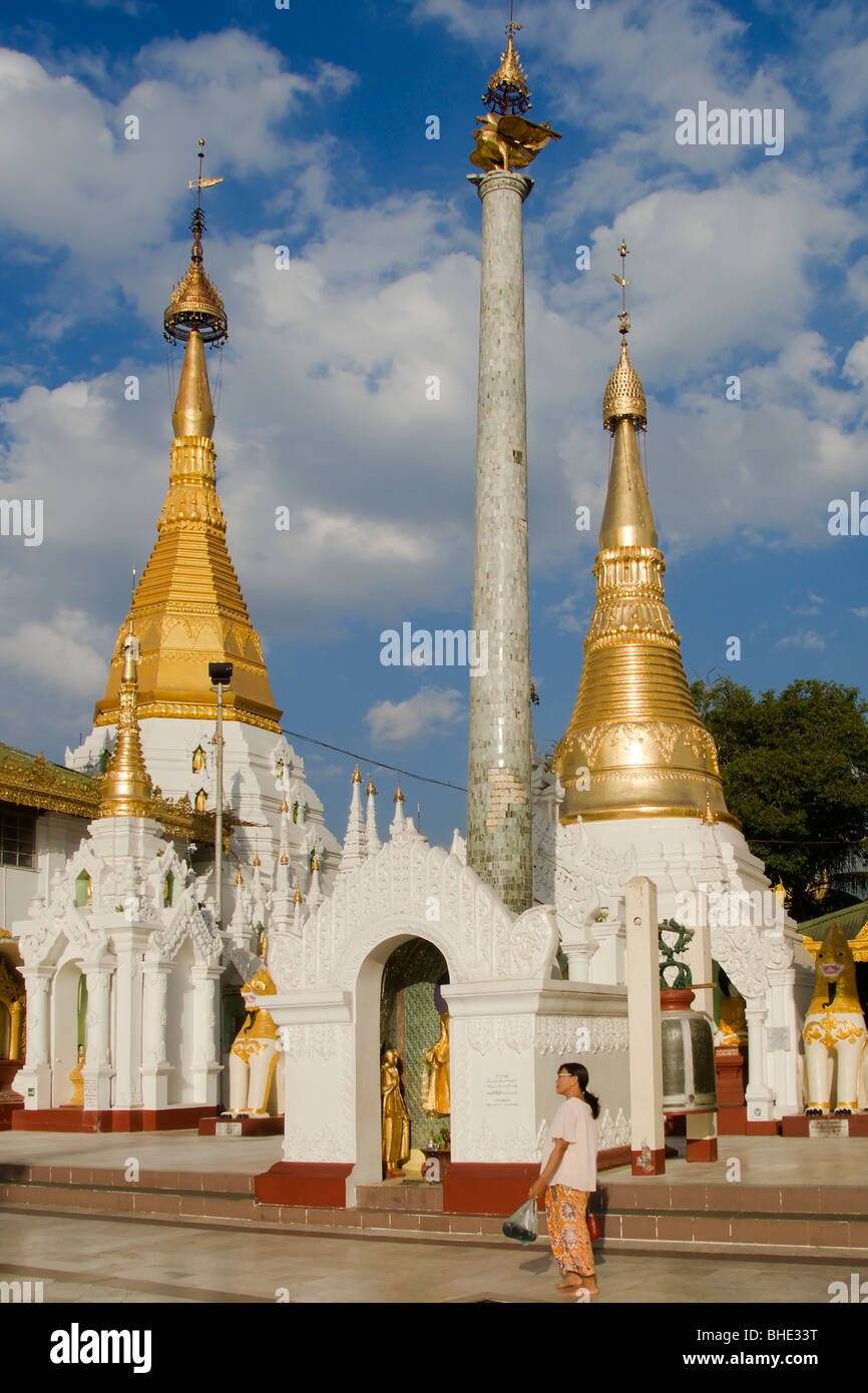 La pagode Shwedagon, Tagundaing hamsa ou prière pilier, Rangoon, Birmanie, Myanmar, Yangon Banque D'Images