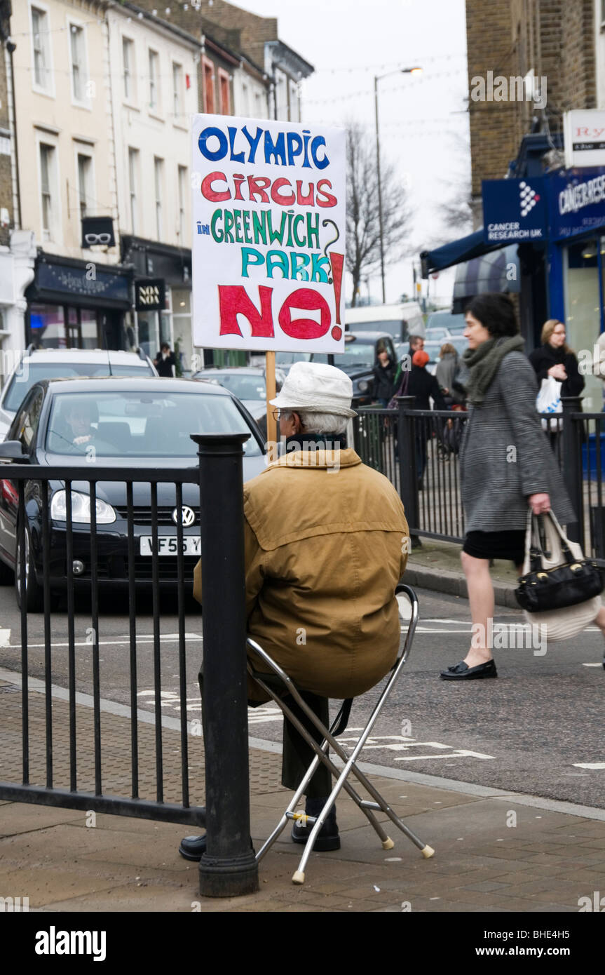 Un manifestant à Blackheath contre l'utilisation de Greenwich Park pour les Jeux Olympiques de 2012 Banque D'Images