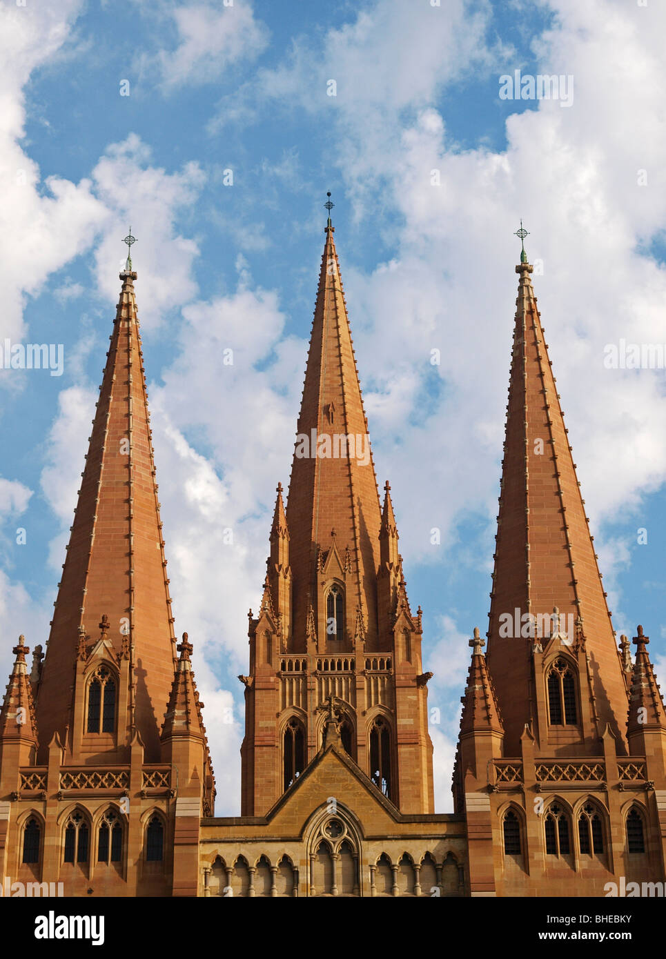 Les clochers de la CATHÉDRALE ST PAUL VICTORIA Melbourne Australie Banque D'Images