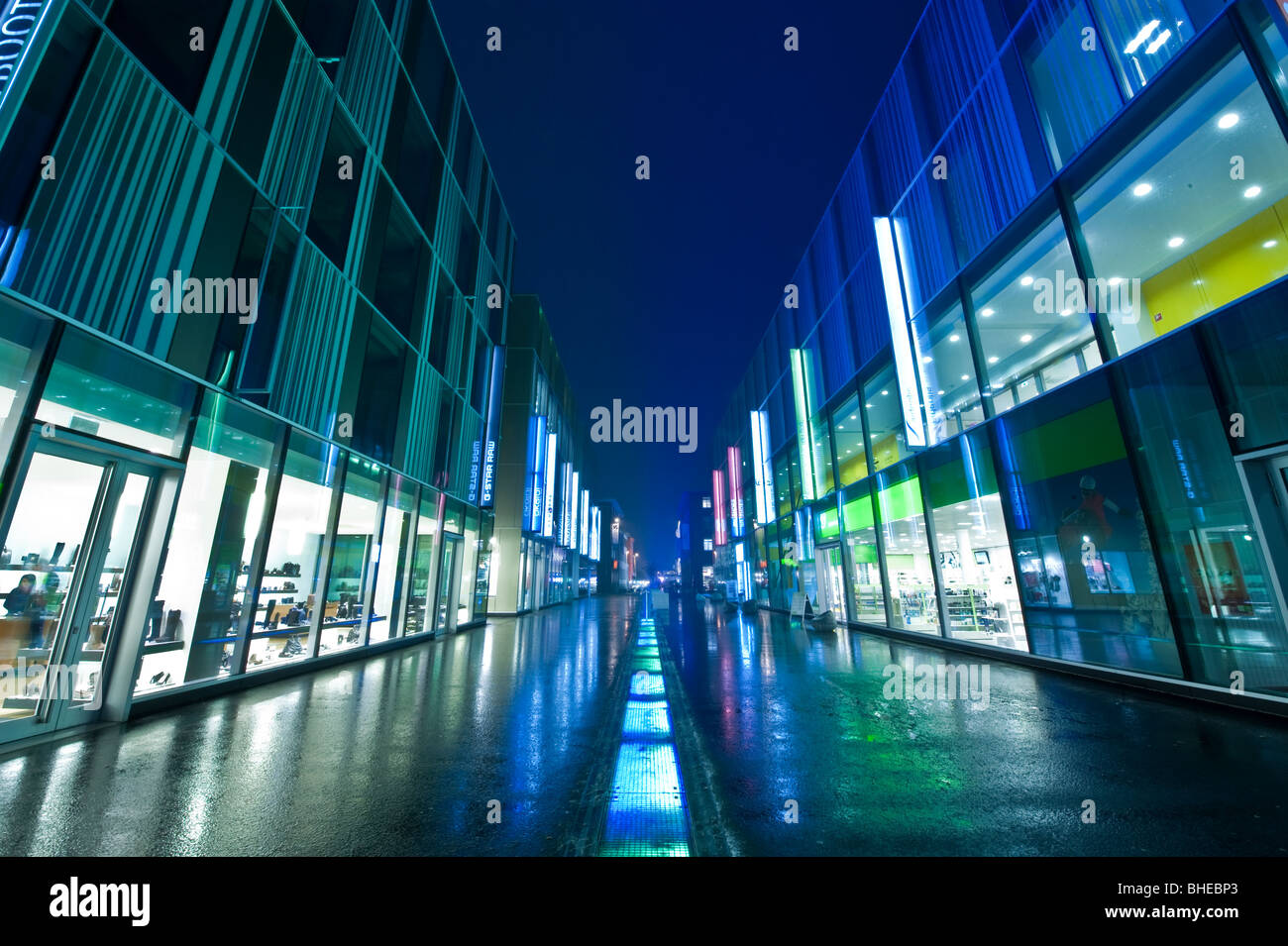 Rainy night street view Banque D'Images
