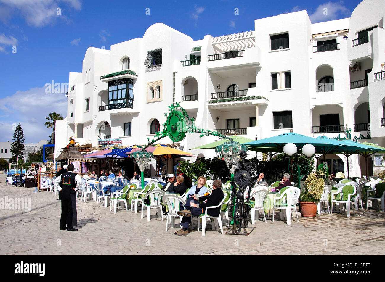 Restaurants en plein air le long quai, Port El Kantaoui, Sousse, Tunisie Gouvernorat Banque D'Images