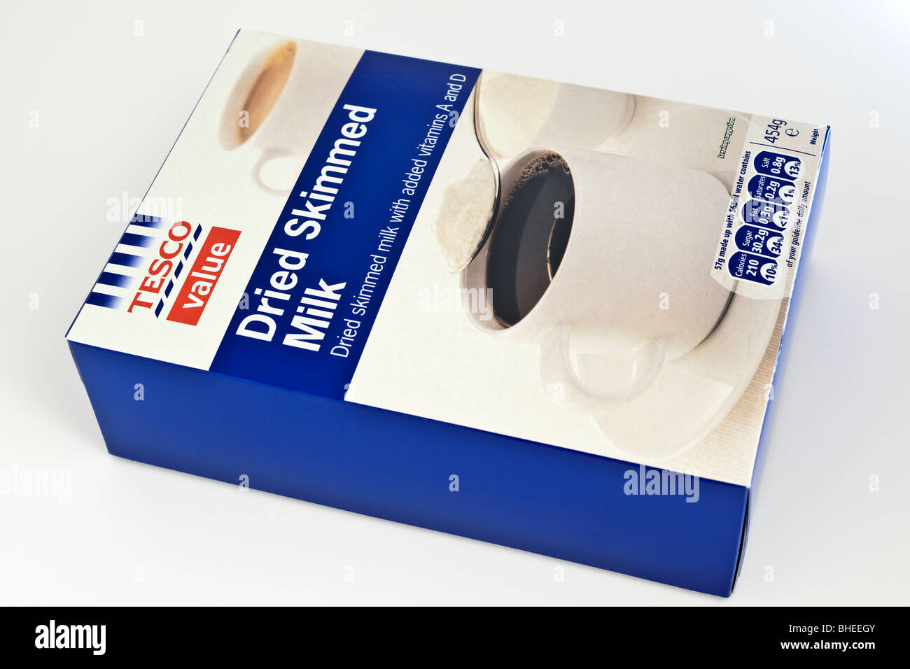 Boîte de 454 grammes de Tesco Value le lait écrémé en poudre séché Banque D'Images