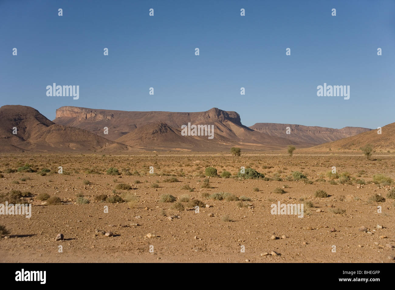 Télévision top mountain dans les montagnes près de Zagora au Maroc Banque D'Images