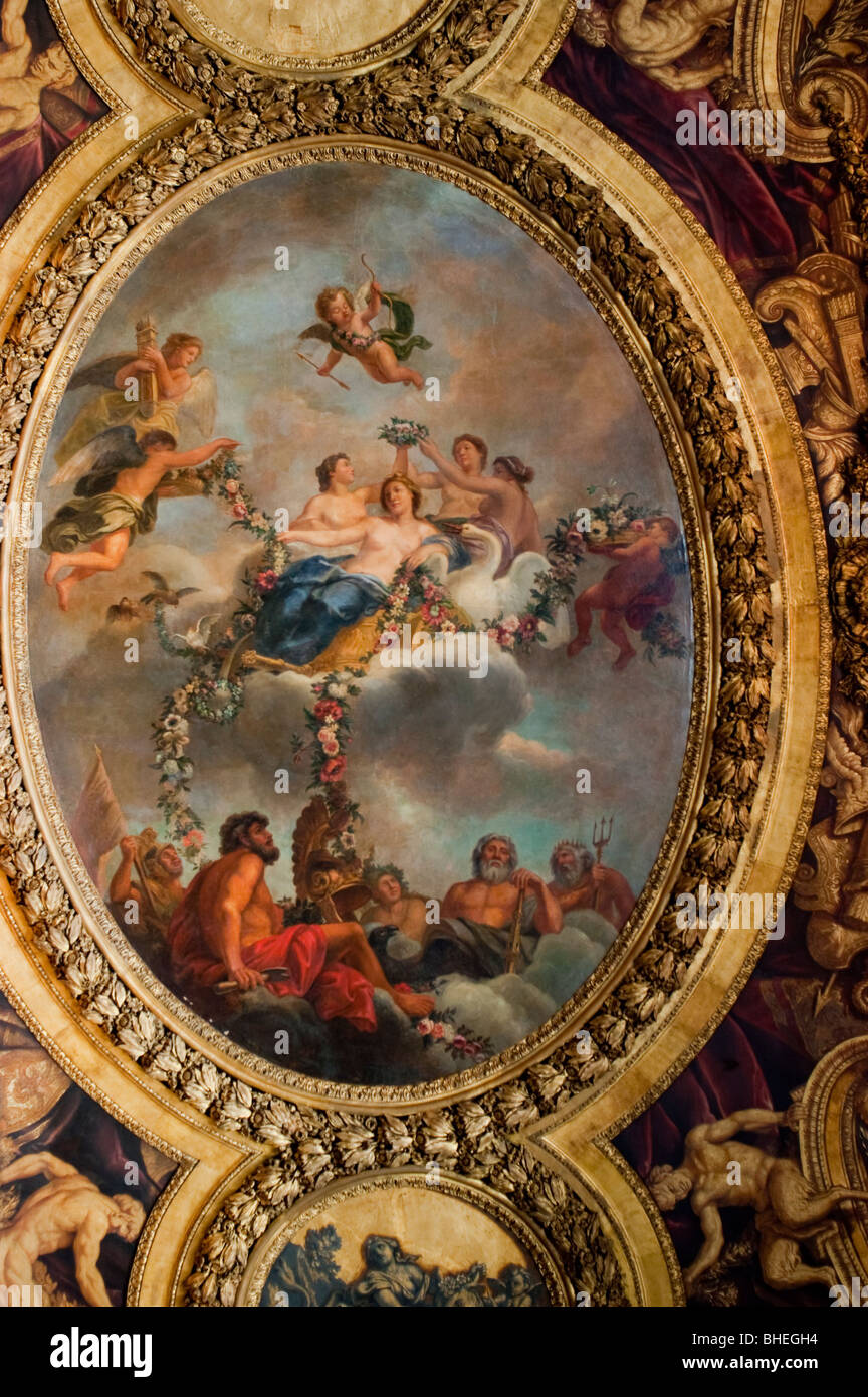 Versailles France Chateau Francais Chateau De Versailles Detail Architectural Peinture Au Plafond Monument Historique Photo Stock Alamy