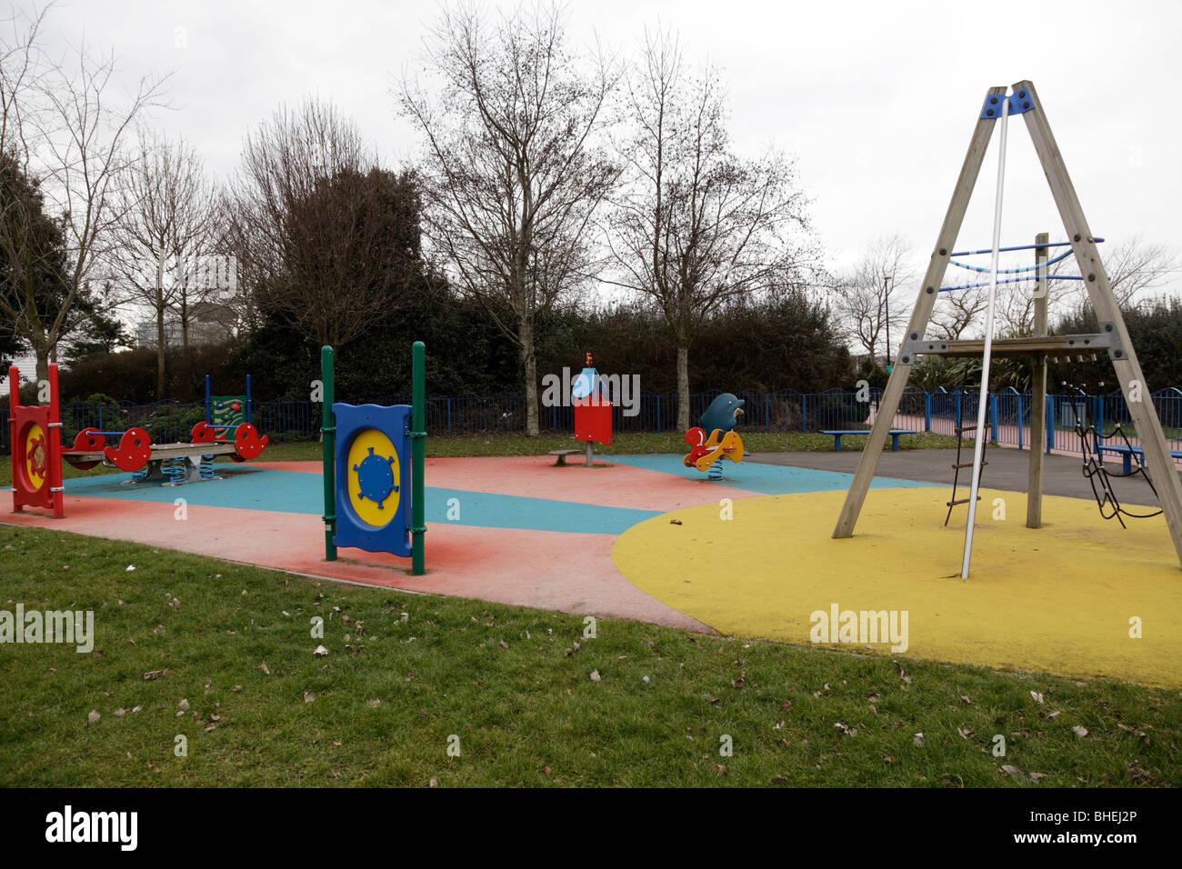 Aire de jeux à côté du visitor center de la baie de Cardiff, Wales UK Banque D'Images