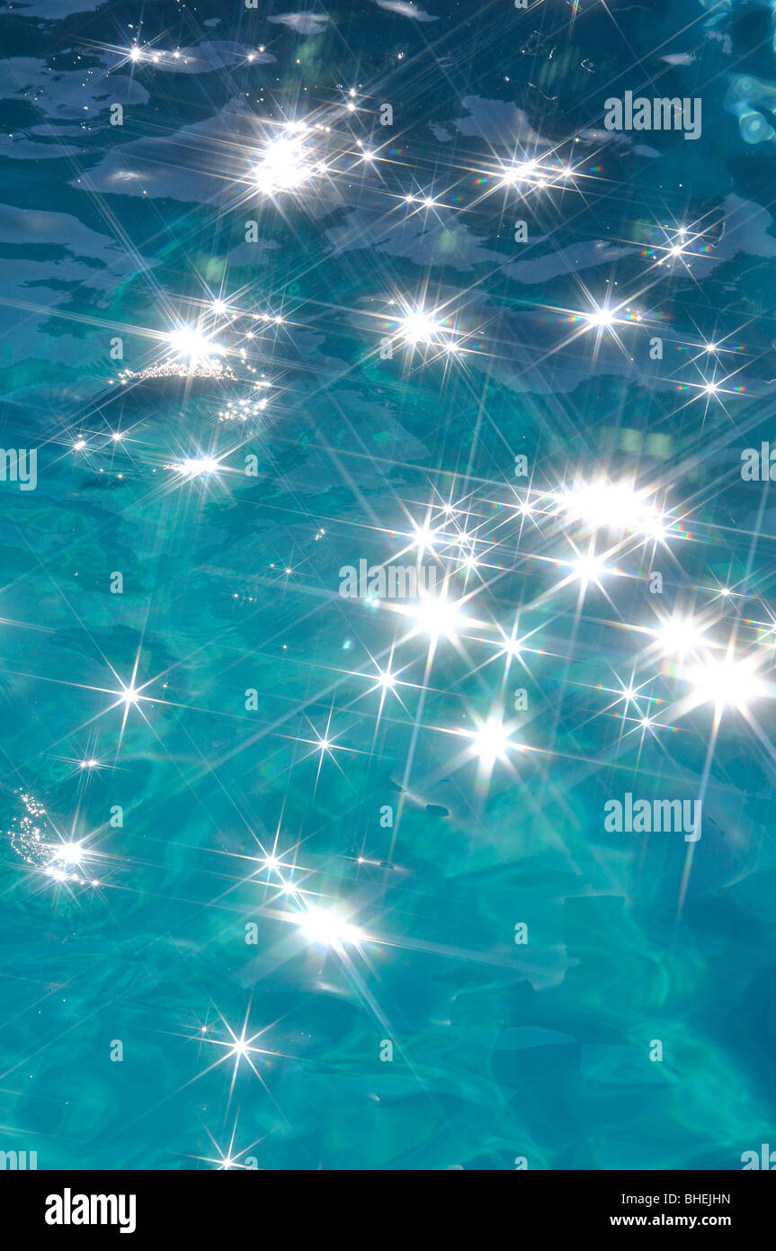 Résumé La réflexion de la lumière sur l'eau Banque D'Images